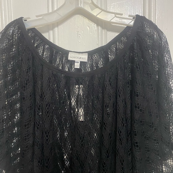 NWT “Lace” poncho with sleeves 2x - Picture 2 of 5